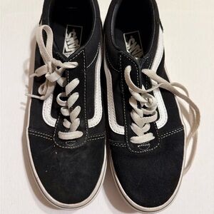 Vans Men's Classic Black and White Sneakers
